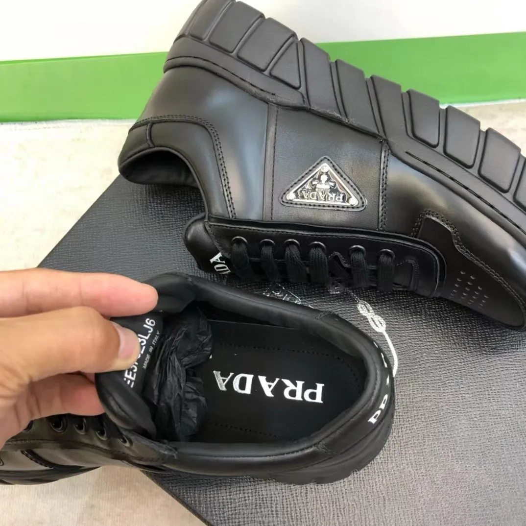 Factory price: 420💰Prada new men's leather sports shoes, the highest version on the market, any comparison is welcome🆚! The original leather has excellent texture and is super high-end! Fetal sheep net lining imported from Italy, removable pad! Luxurious materials and fine workmanship, highly recommended! Code number: 38-44, customized 45